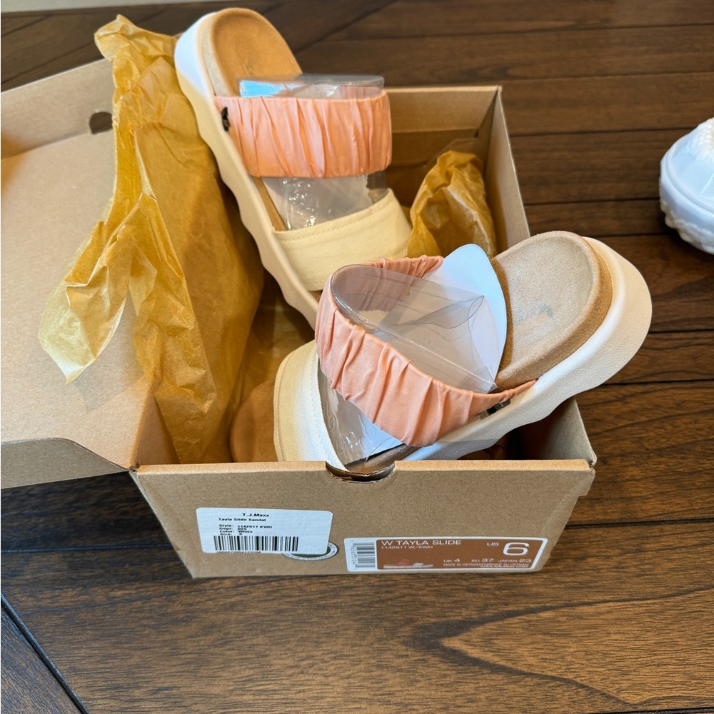 Koolaburra by UGG Tayla Slide size 6 NWT - Picture 4 of 7